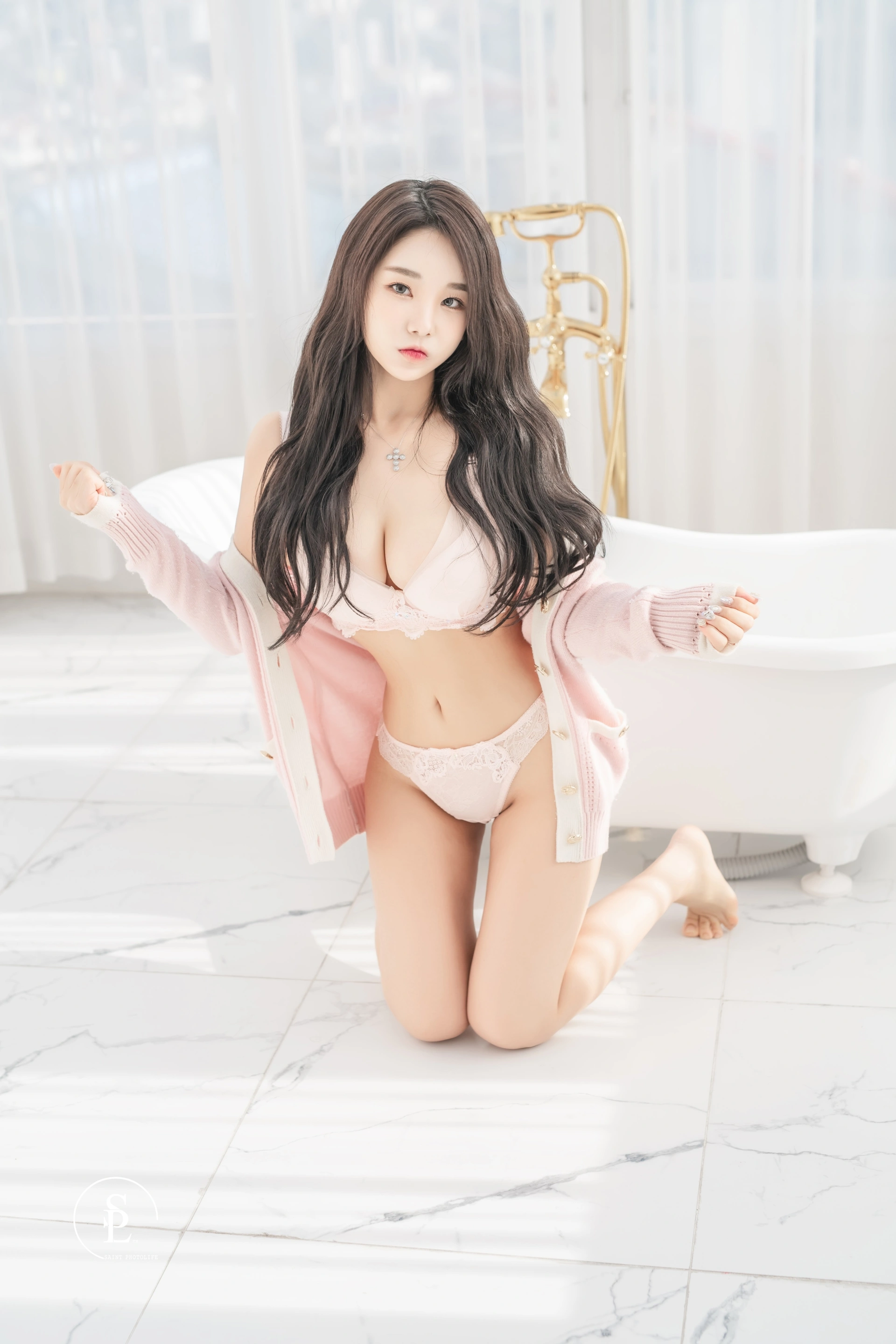 125.SAINT Photolife - Zzyuri (쮸리) Vol.20 Homebody Party1 0